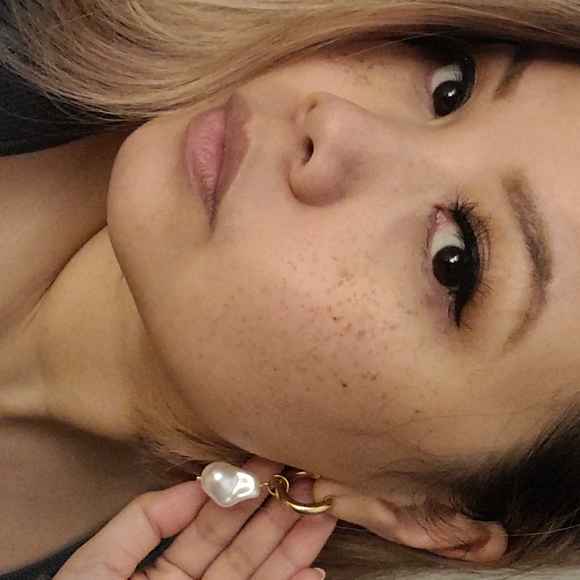 Baroque Pearl Earrings - Picture 4 of 4